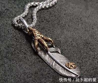 『感觉』周大福新出的羽毛项链,是否感觉眼熟