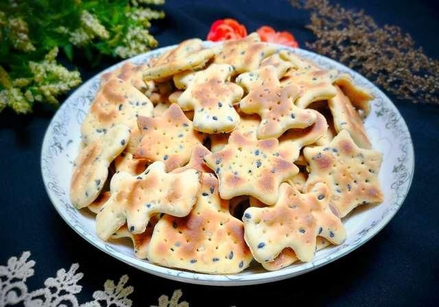  『发面小饼干』想吃饼干自己在家做，不用水不油炸，香甜酥脆，比买的还好吃