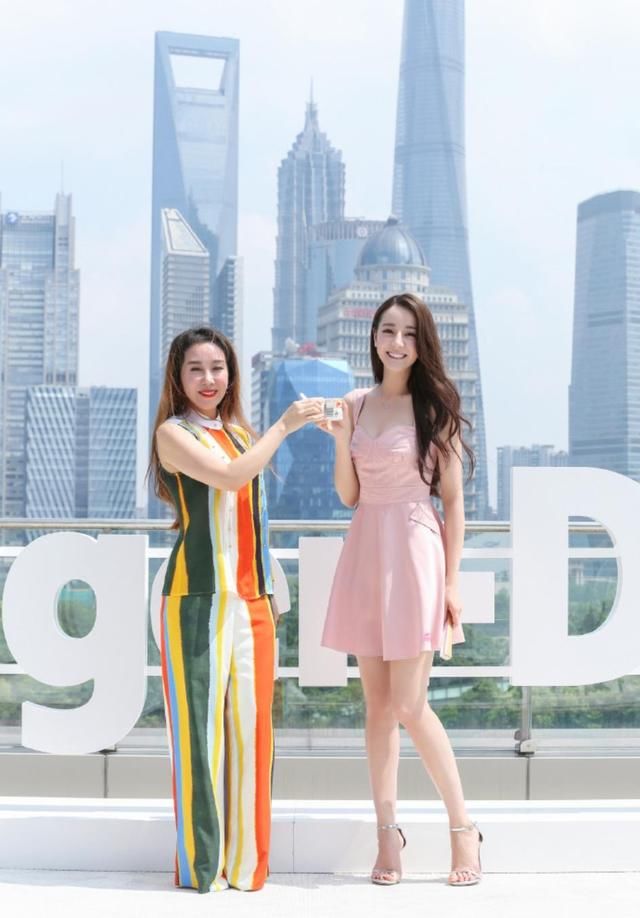 高圆圆优雅,迪丽热巴甜炸,杨幂搭配功力真的退步了?