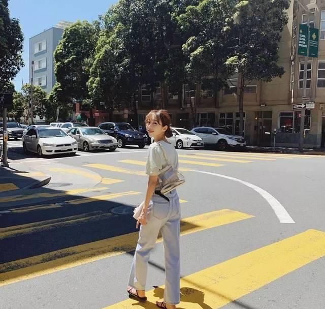  「前天」今夏穿T恤+奶奶裤=稳赢！比阔腿裤时髦100倍！潮女学穿衣前天