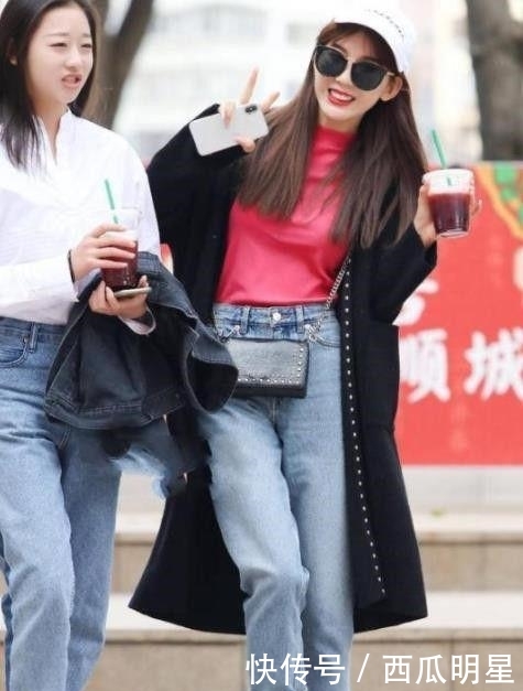  #美女#优雅时尚的街拍：知性大方的美女，散发迷人魅力！