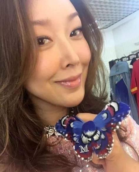 46岁孙悦近照让人认不出,网友质疑她整容,孙悦否认:爱是保养品