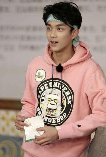 在众多的童星中，吴磊最出彩，长相不仅没有长残更是越来越帅气!