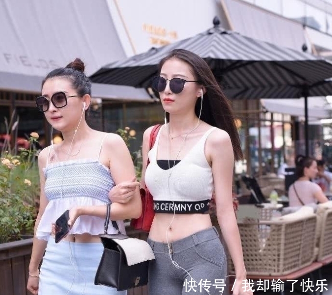 夸张:街拍:毫不夸张地说,这才是百里挑一的真女神!