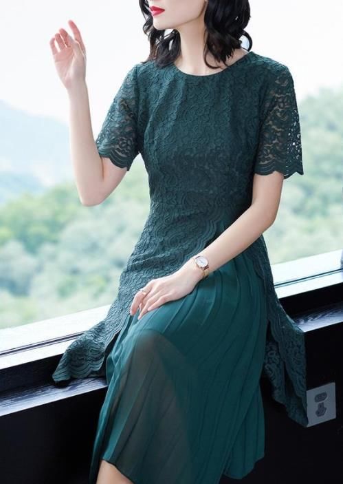 女人到了45岁，记得穿蕾丝秋裙，款款明艳动人，又美又嫩还洋气