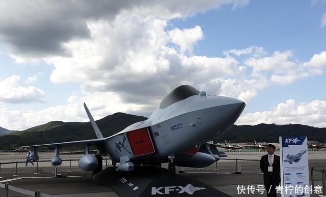 「航展」韩国新一代隐身战机模型亮相航展,太像F22,直升机也靠模仿?