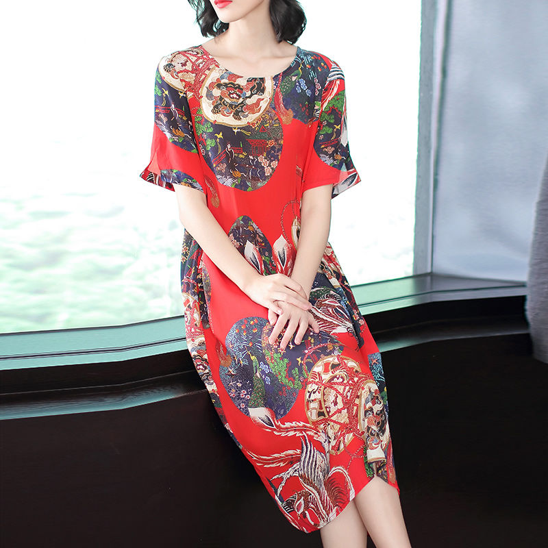 女人不怕长不好看,穿上超显气质的裙子,让人眼前一亮,抢尽风头