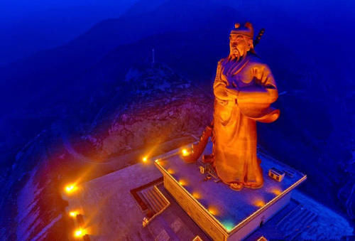 直击中国最“霸气”的两座雕像，一座位于南方，另一座在北方