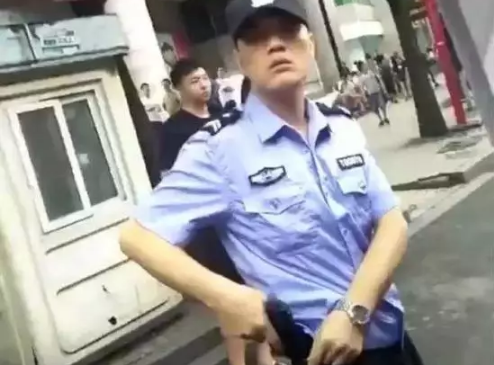 当今警察执法现状：被网络黑手不停造谣和抹黑，出师未捷名先死