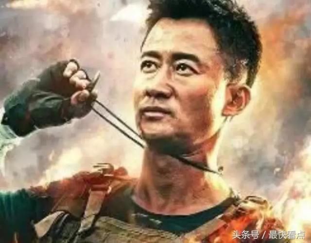 吴京更博幽默二字回应事件，黑白照不攻自破，网友：心态真好