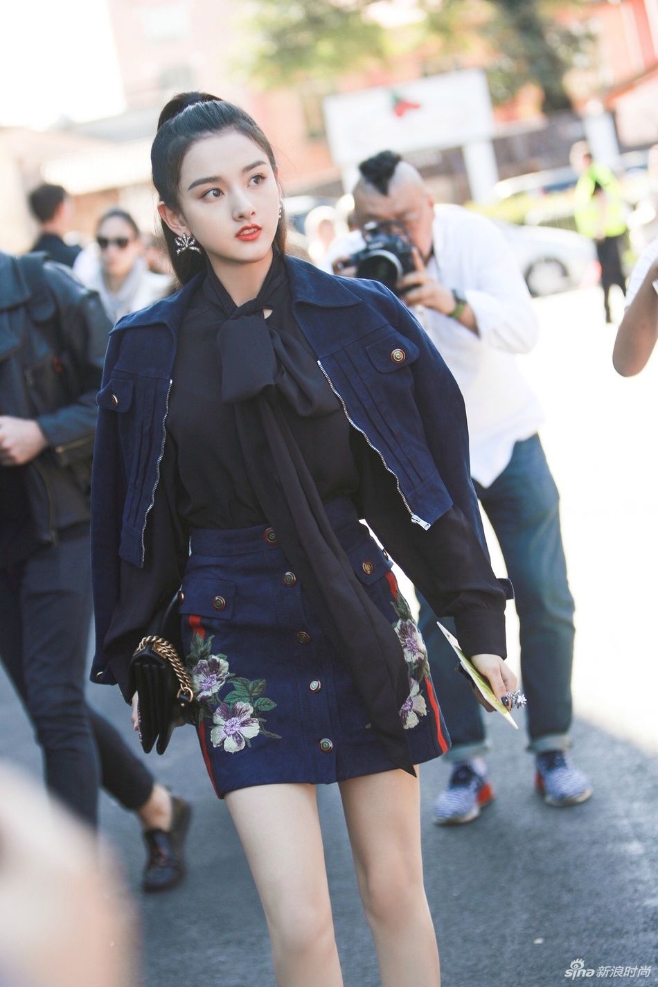 宋祖儿:一双大长腿吸睛无数