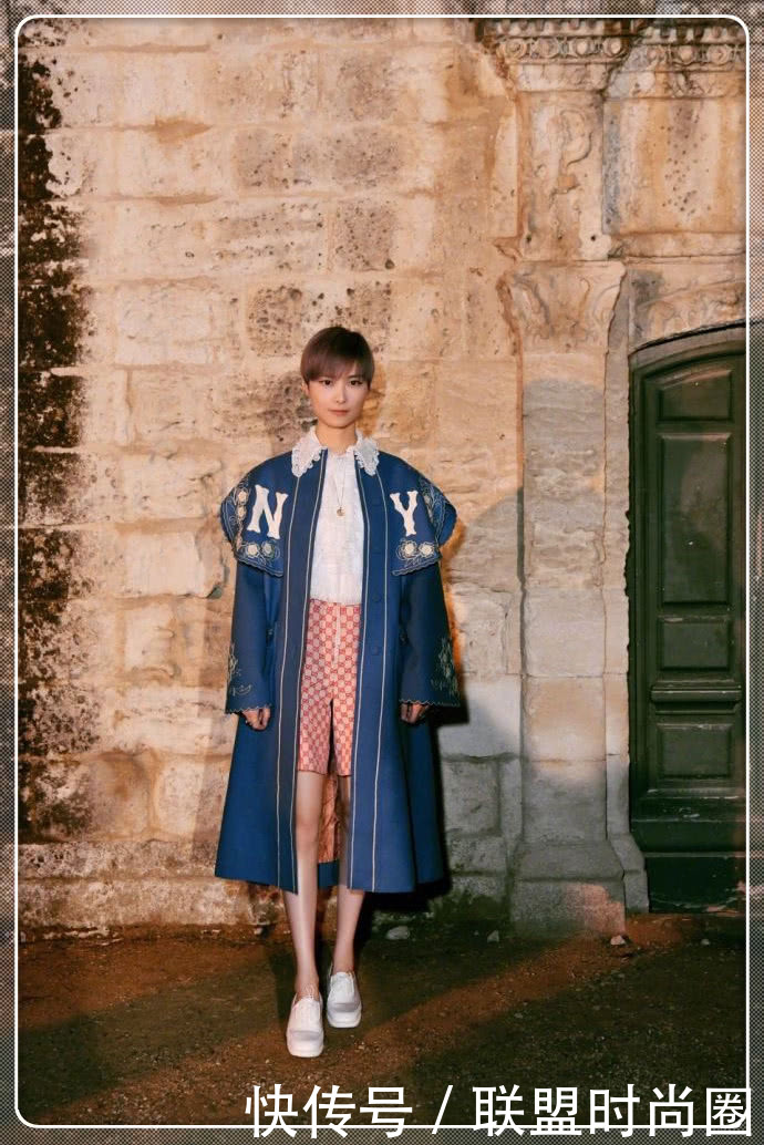 李宇春越来越放得开了！穿了条超短裤去机场，惊艳长腿真撩人！