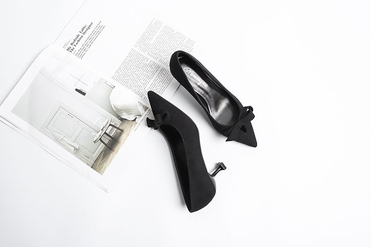 一双冷淡风高跟鞋，决定了女人的气质