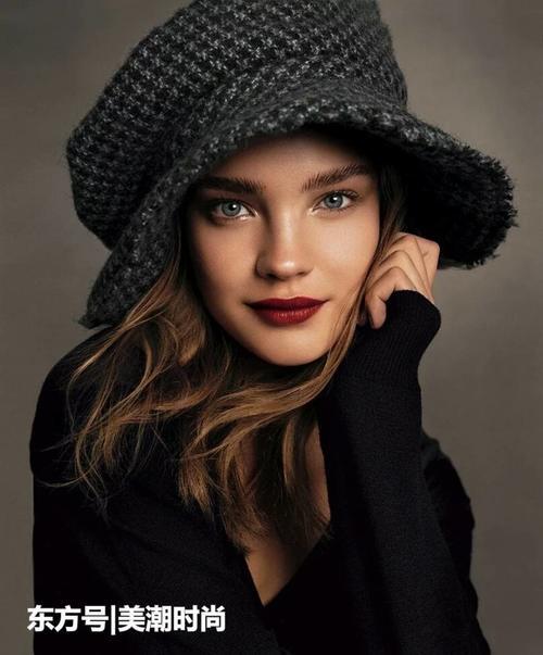 法国夺冠,LV太子妃水果娜笑到合不拢嘴,世界杯闭幕最幸福超模