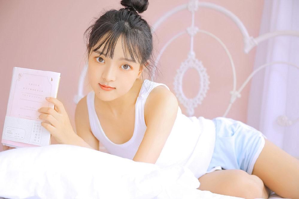 丰满美女尤物背心吊带性感长腿美女图片 第一辑