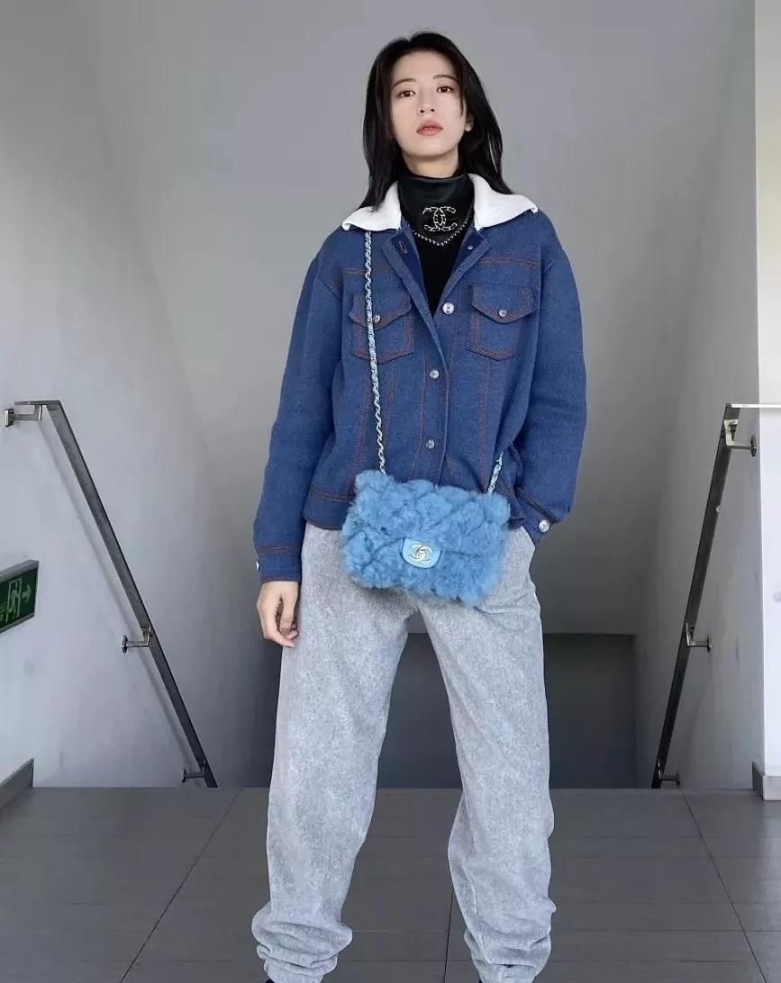  舒适■开春裤子不必多买，有这条“卫裤”就够了，舒适时髦，明星都宠它