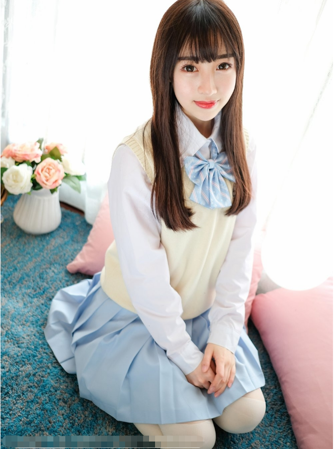 甜美白丝美腿少女：你快回家陪我，好想你