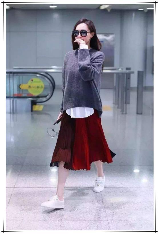 唐嫣可算开窍了！终于懂得把那双火柴腿遮住了！