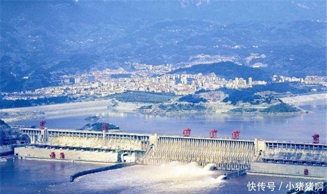 中国又一惊世之举, 施工人数5万, 48万人搬迁, 德国: 世界奇迹!