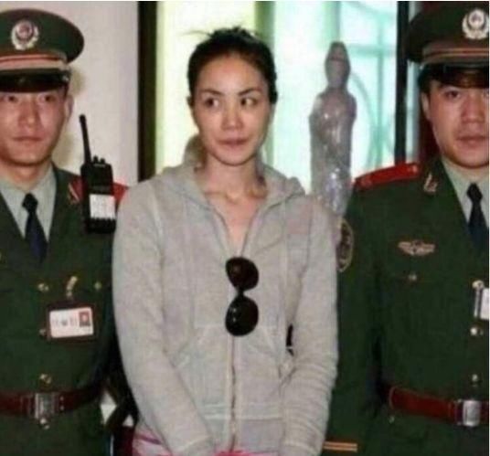 网曝小沈阳吸毒?真相让人啼笑皆非明星和警察叔叔合影时注意表情