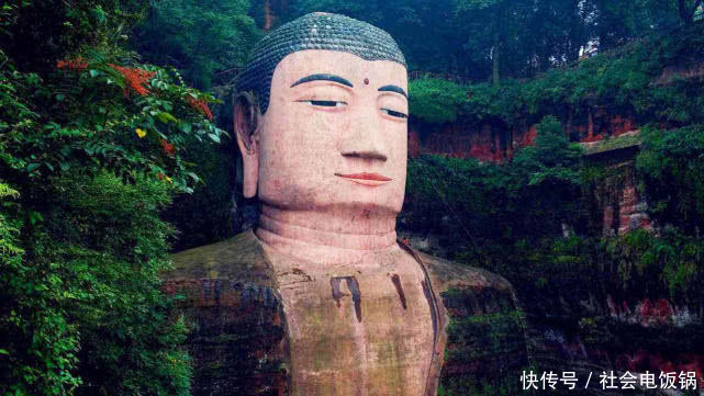 乐山大佛的传说竟是真的,佛像胸口有间密室,里面有千年前的宝藏