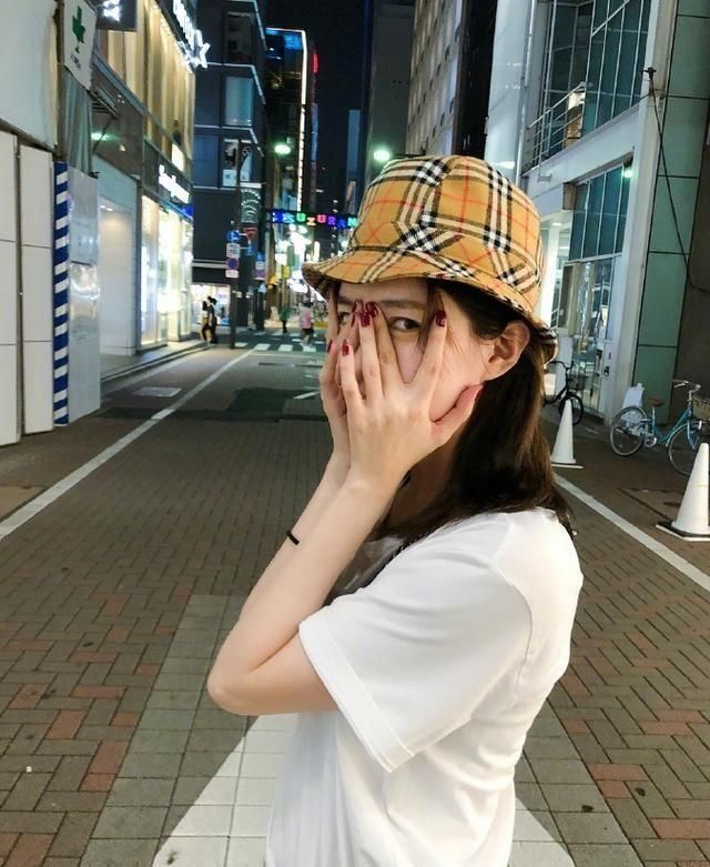 韩火火换搭档了，江疏影做她的模特，赢在腿上！