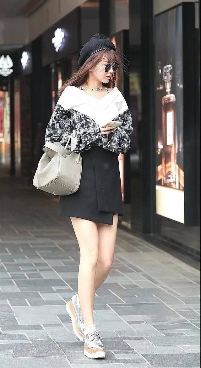 东莞美女街拍 小姐姐靓女天生丽质 尽显大长腿