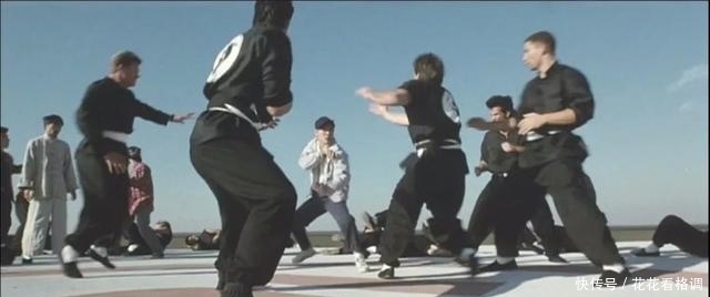 『这部』1989年，李连杰接拍这部功夫片，拍完却被嘉禾雪藏了3年才准上映
