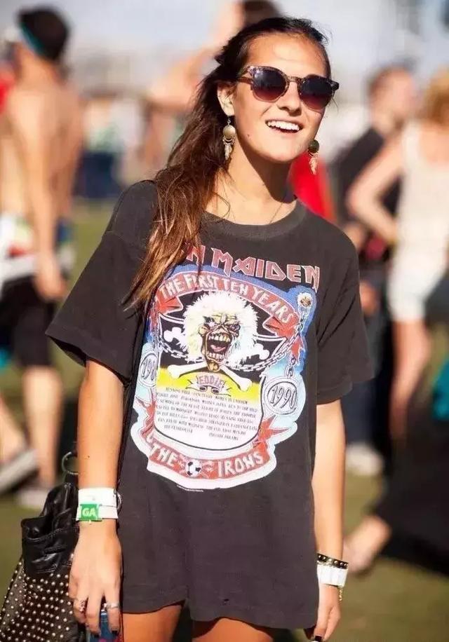 “改头换面”穿出慵懒风,孟美岐吴宣仪的活力少女Tee,了解一下