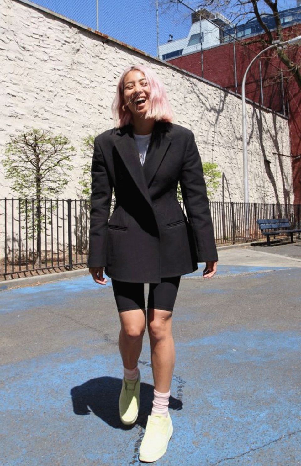 什么世道丨现在最尖端的时髦单品是……健美短裤?