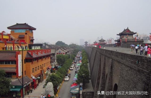 国内最大的古城墙，走一圈要4个小时，共有18个城门