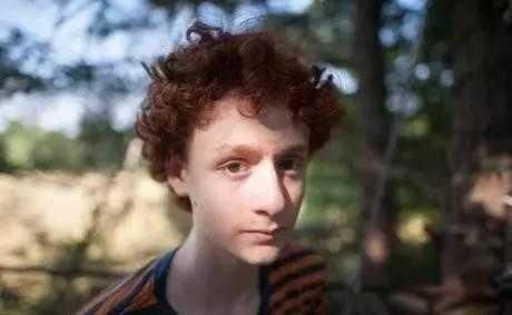 8岁开始摄影，没上过一天学的他，天才创作已超过2亿次点击