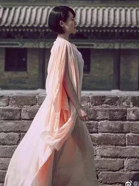 《邪不压正》49岁许晴美得让人挪不开眼睛！