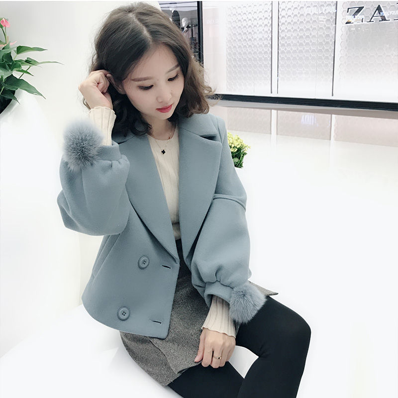 很多人穿大衣配打底裤，真土，今年流行毛呢外套+奶奶裤，美爆了