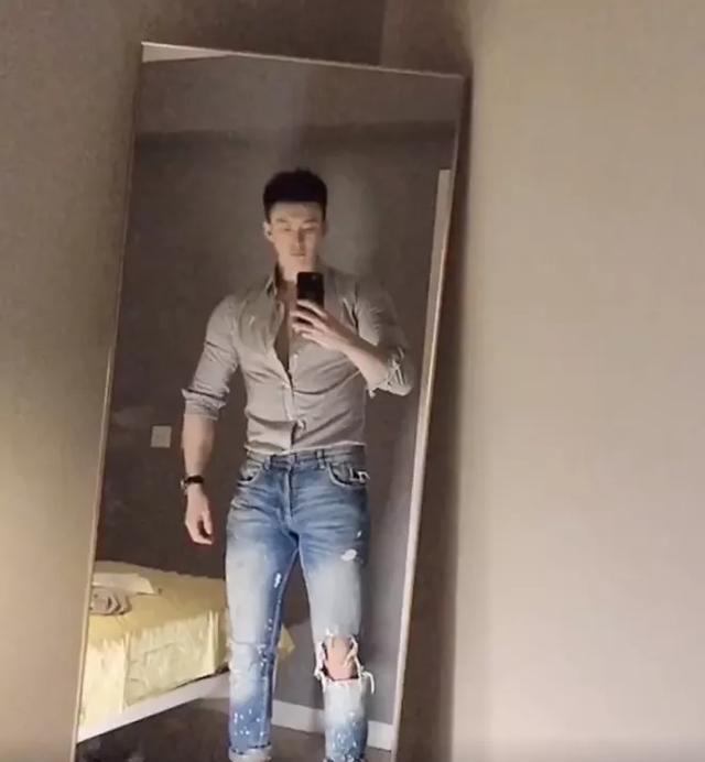  [大叔]大叔是个70后,每天坚持健身,这身材比二十多岁的小伙子还好啊