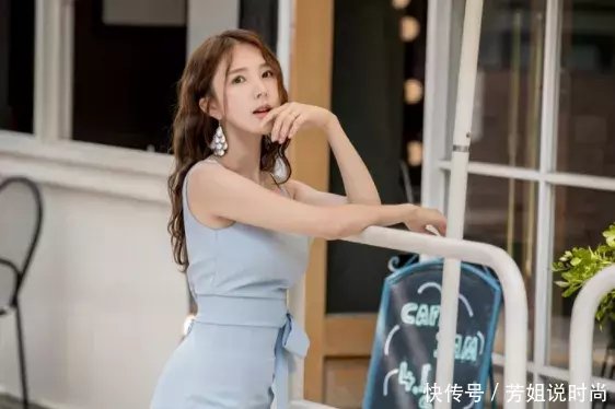 紧身包臀裙：苗条俏皮的年轻女孩，穿出优雅女神范，真漂亮！