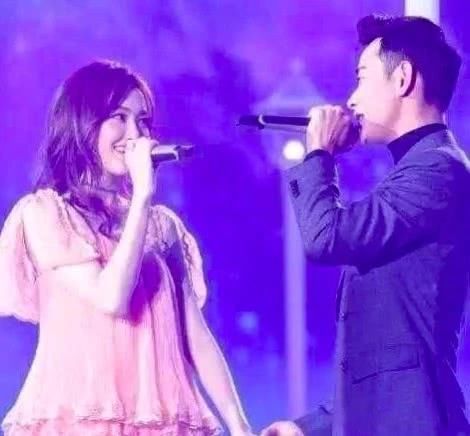 罗晋唐嫣频曝分手传言，唐嫣晒美照意外暴露感情状况