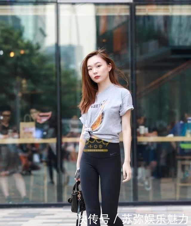  『美女』运动裤帅气大方时尚又美观，清新减龄又不失潮流的感觉