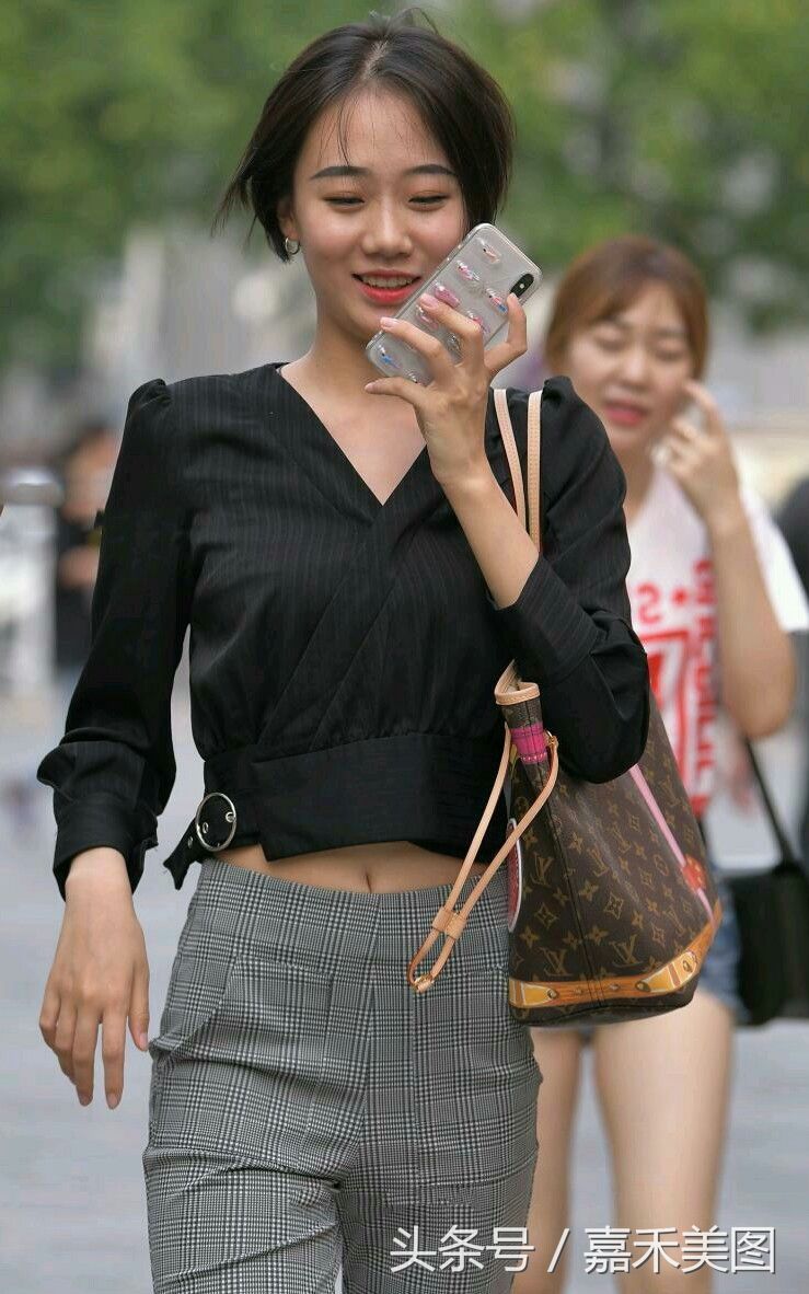 街拍:或迟或早、或近或远，白帆总会过尽，风雨也会温暖