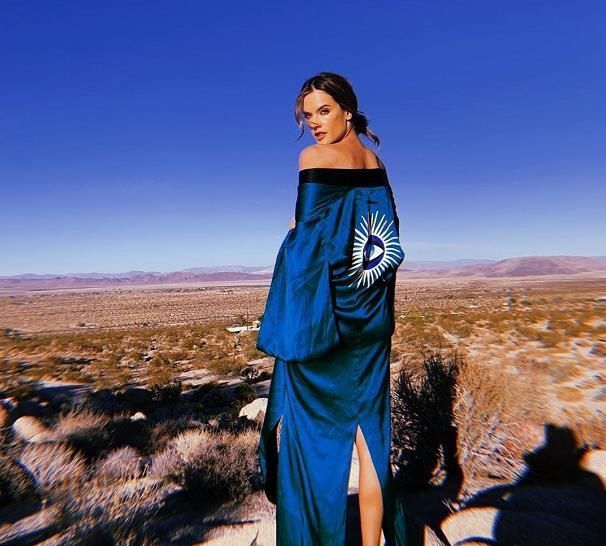 被誉为维密台柱,还是巴西第一美人,模特“失业”后成旅行狂人?