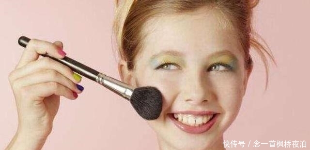 孩子们:妈妈的化妆品总是不翼而飞,查看女儿书包后,眼前的一幕哭笑不得