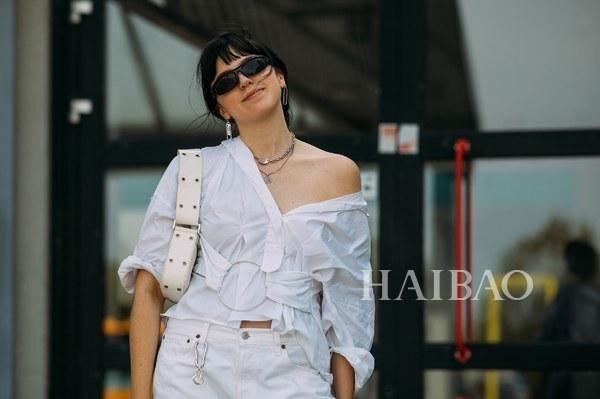 白衬衫要这么穿，没人再把你当售楼小姐！但我最终还是看上了这件