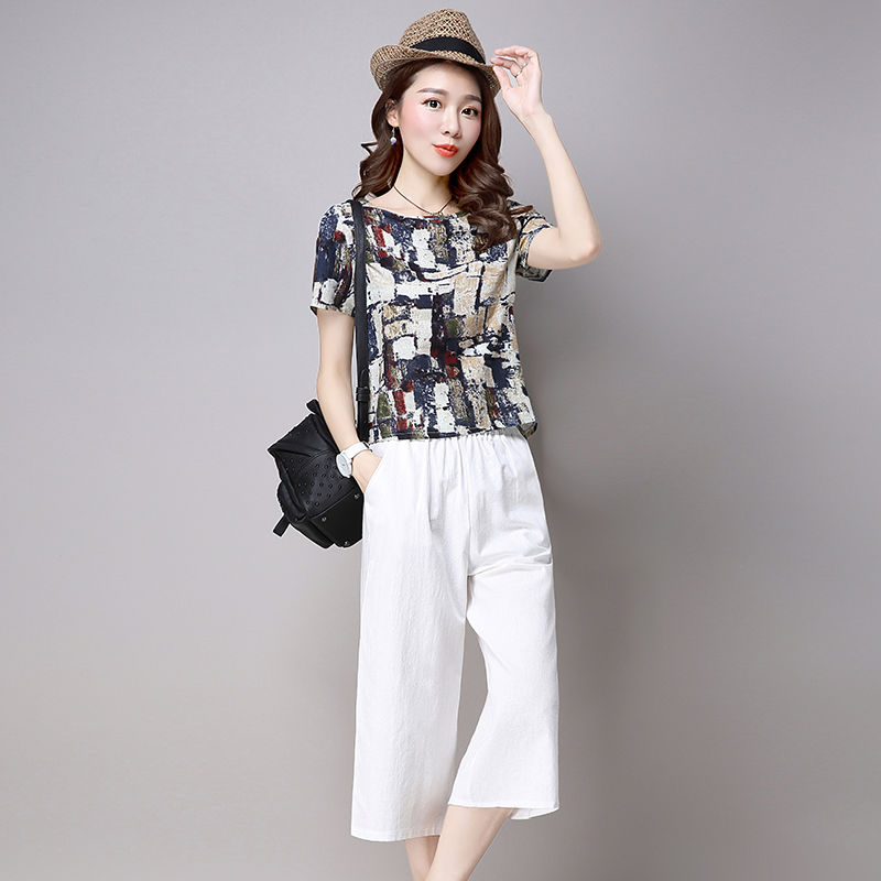 奔4的女人，别再穿“黑丝袜+包臀裙”!瞧这样的套装，嫩减18