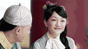 50岁的邱淑贞被嘲像大妈，为何都在盲目追求“少女感”?