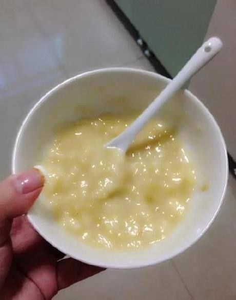 香蕉捣碎,加它抹脸,七天皮肤白如面粉,斑点一扫而空