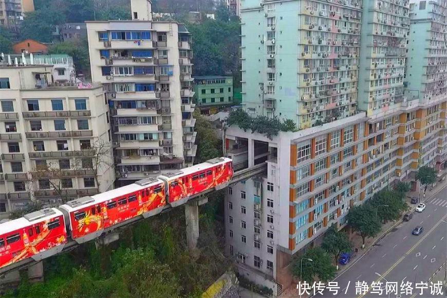 中国最隐秘的轻轨站 四周荒无人烟破败不堪, 网友 赶紧买房买地