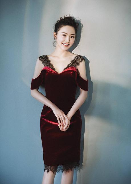 90后的她，颜值媲美迪丽热巴，更是受杨幂一直热捧