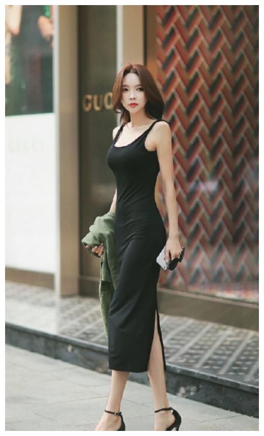 街拍：图1性感妖娆，图2白T恤，图3高开叉裙摆诱惑！