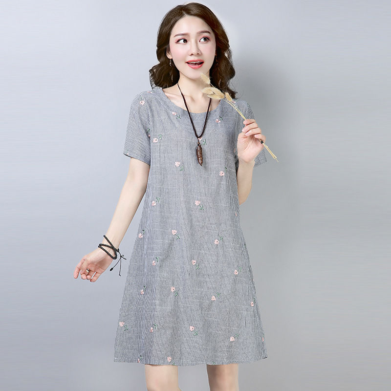 我的天啊!47岁的老婆真敢穿，时尚连衣裙，款款显瘦显嫩美