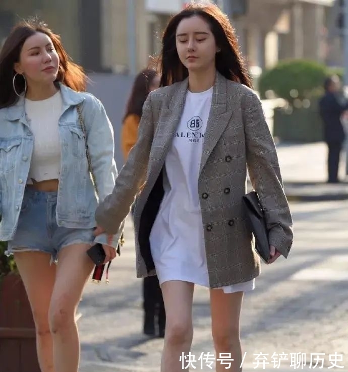  气质|笑容甜美的气质型美女，不仅气质出众，颜值也很高